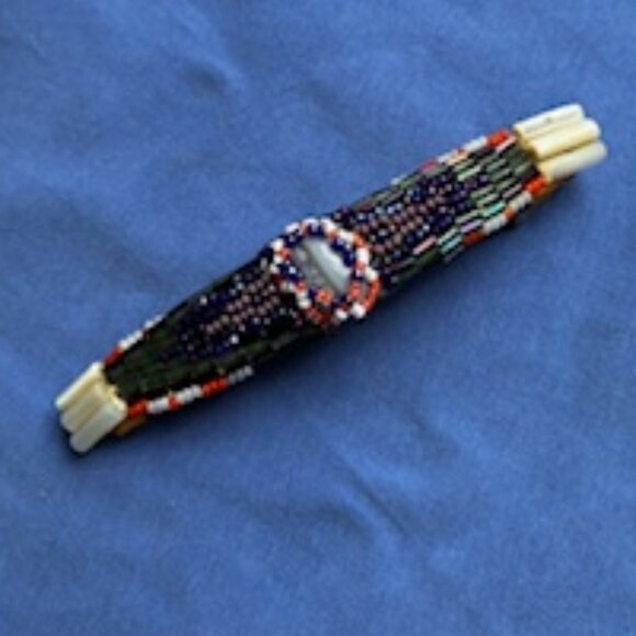 Vintage Hand Beaded Barrette with silver clip - Picture 2 of 7